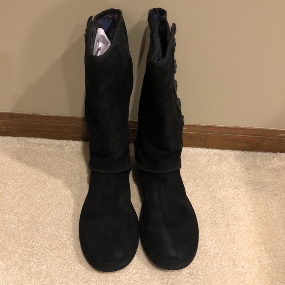 SOLD****UGG Black LoPro Boots, Sz 8 - Picture 2 of 8